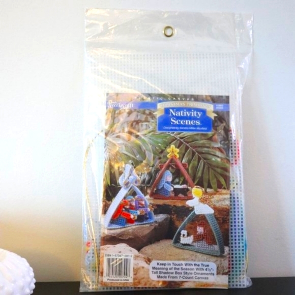 1996 The Needle Craft Shop Plastic Canvas Kit Nativity Scenes - Picture 2 of 3